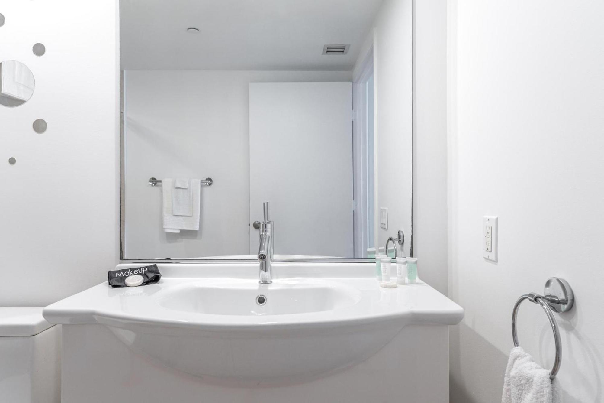 Icon Brickell Miami- 2 Bedroom With And Water Views!
