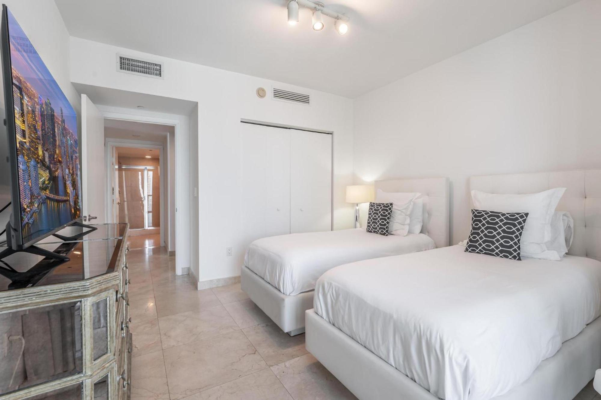 Apartment Icon Brickell Miami- 2 Bedroom With And Water Views!