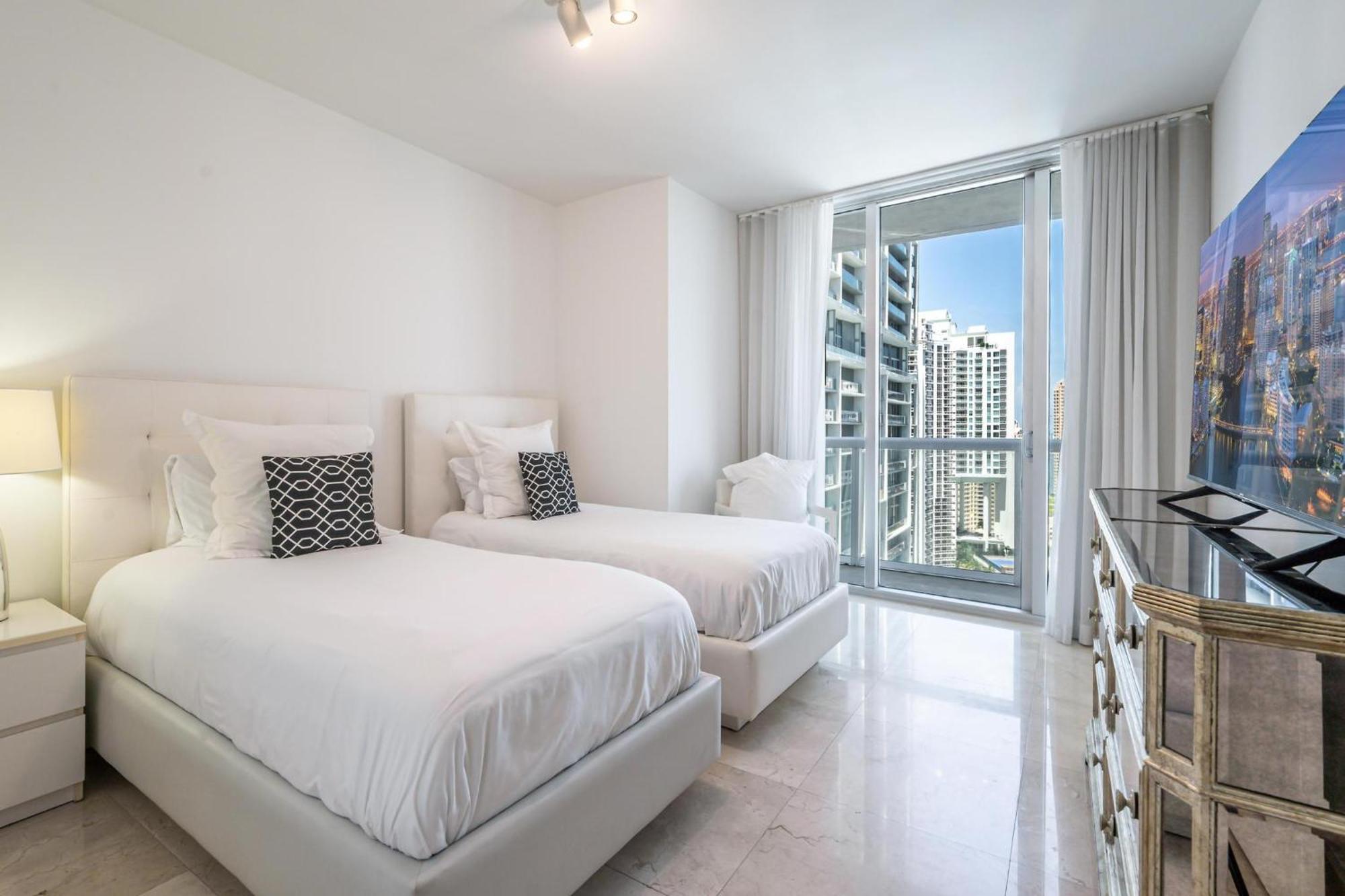 Icon Brickell Miami- 2 Bedroom With And Water Views!