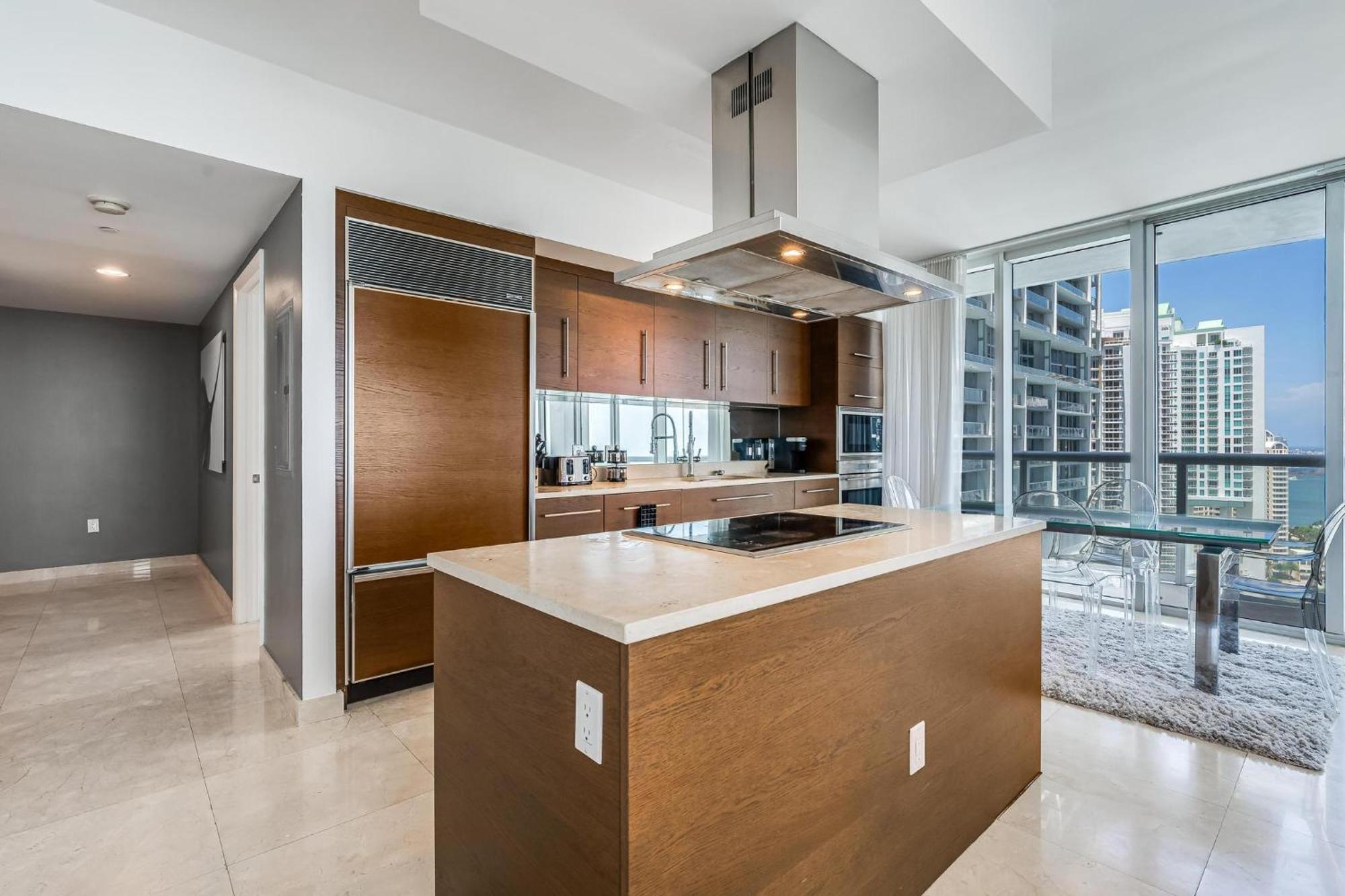Icon Brickell Miami- 2 Bedroom With And Water Views! *