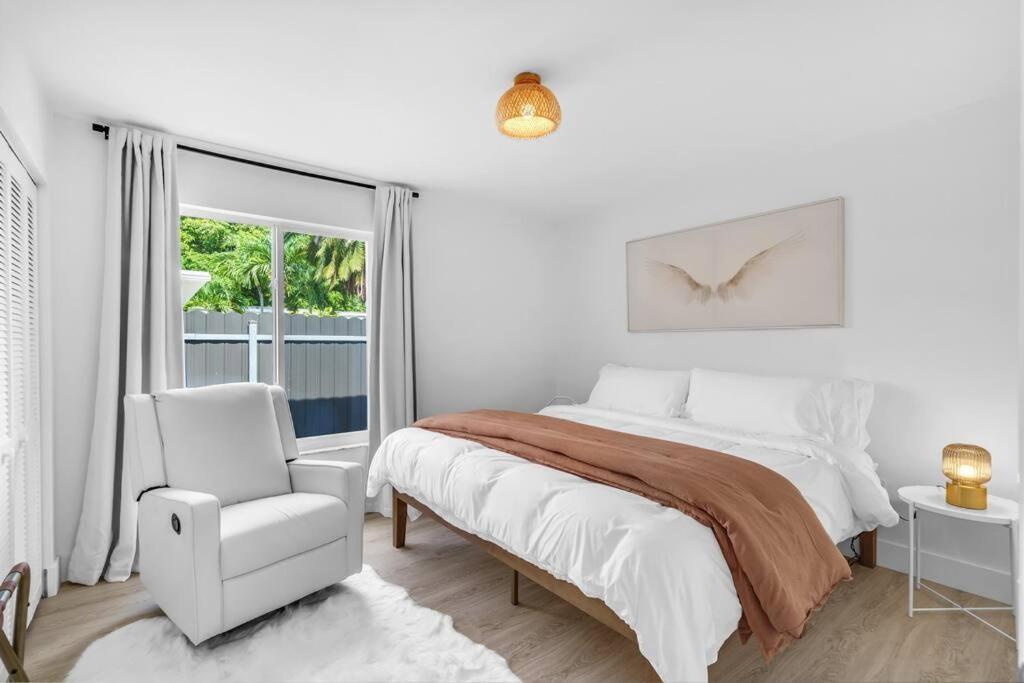 Modern 3 Bedroom Getaway With Parking In Coral Gables * Miami