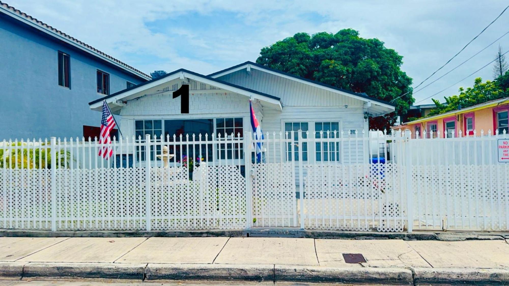 B1 Value On Private Bedroom With Private Bathroom In Little Havana, Homestay *