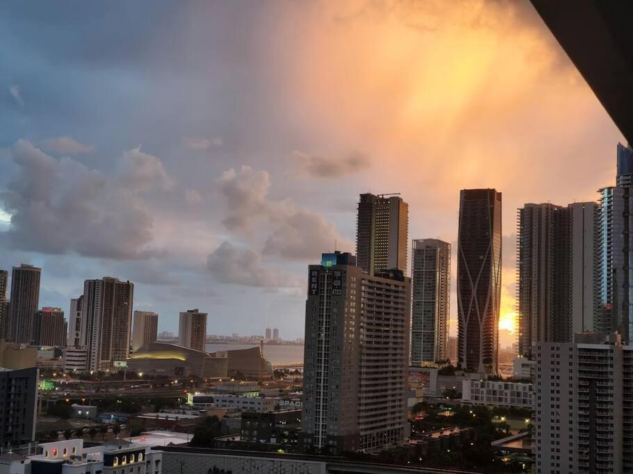 Apartment Downtown King Bed, Luxe Condo, Free Parking Miami