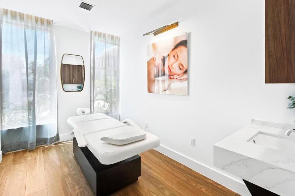 Apartment Downtown King Bed, Luxe Condo, Free Parking