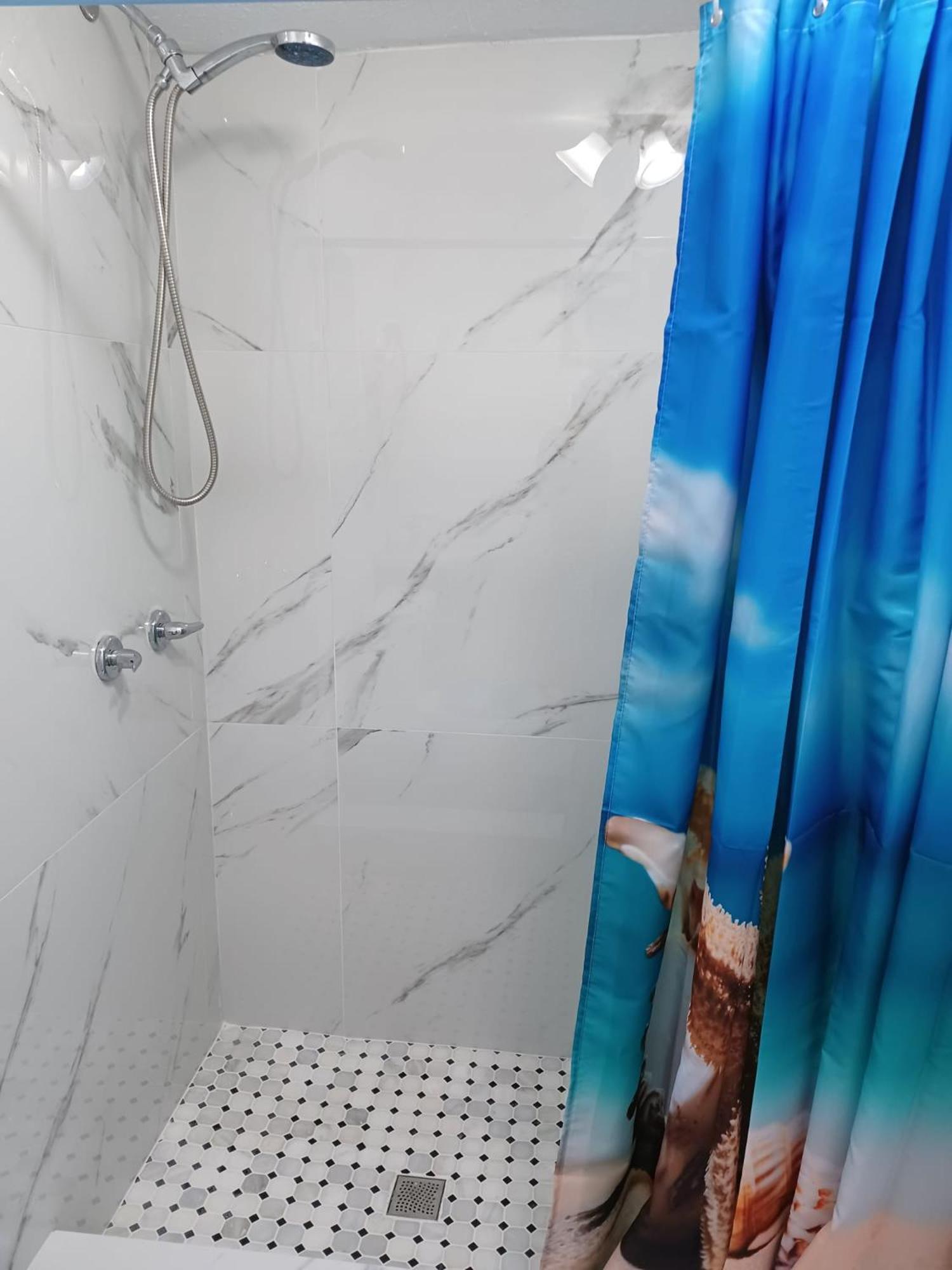 B5 Value On Private Bedroom With Private Bathroom In Little Havana, Homestay *