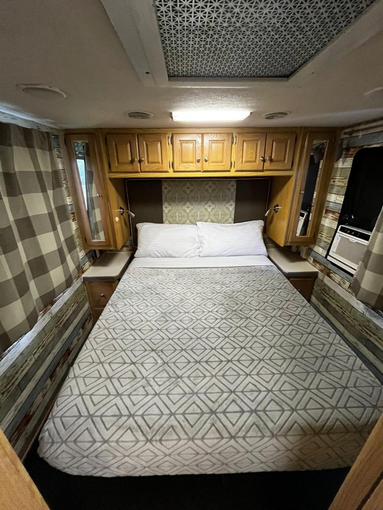 Remodeled And Comfortable Rv - Free Parking Acampamento *
