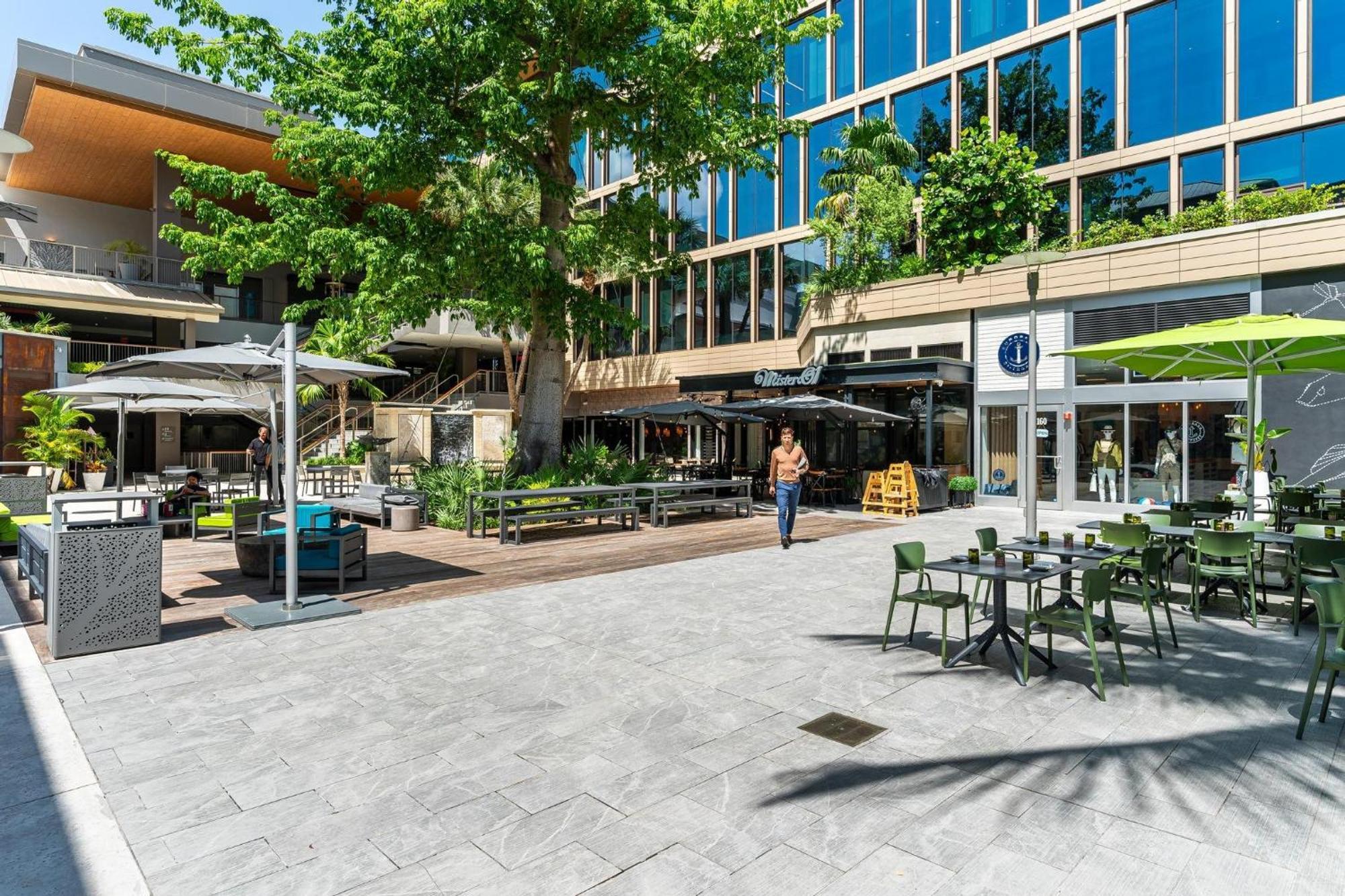 The Palms Coconut Grove 1 Bedroom Includes Parking *