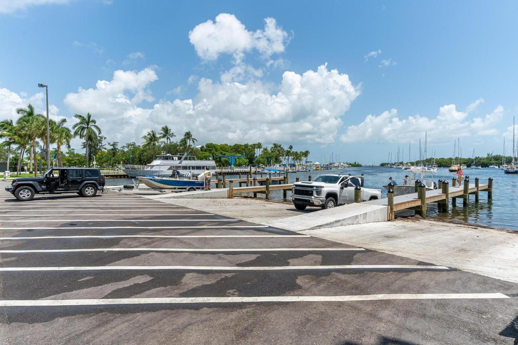 The Palms Coconut Grove 1 Bedroom Includes Parking Apartment