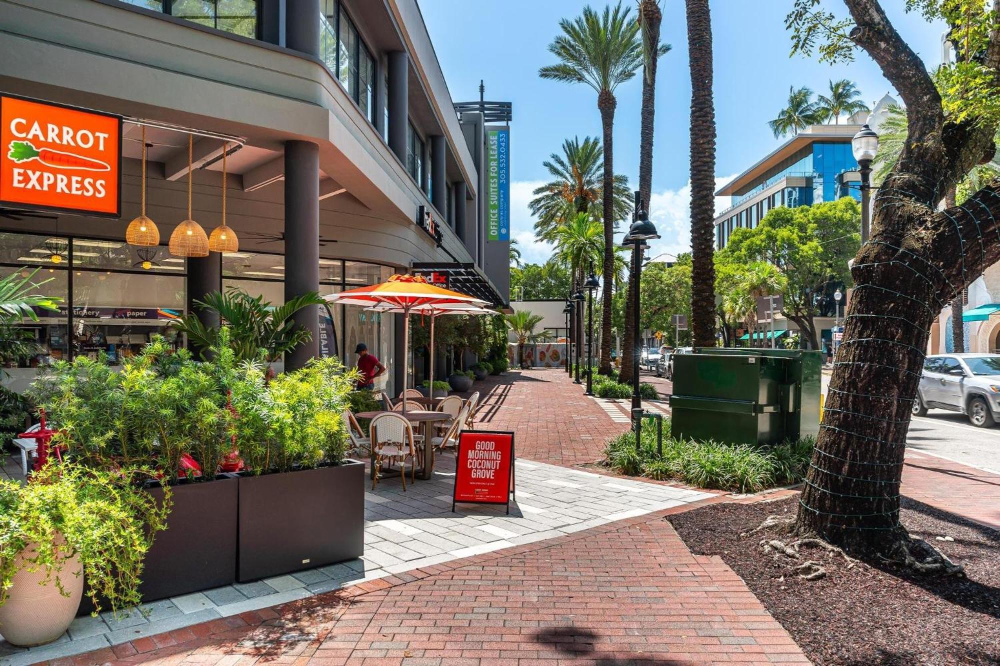 Apartment The Palms Coconut Grove 1 Bedroom Includes Parking Miami