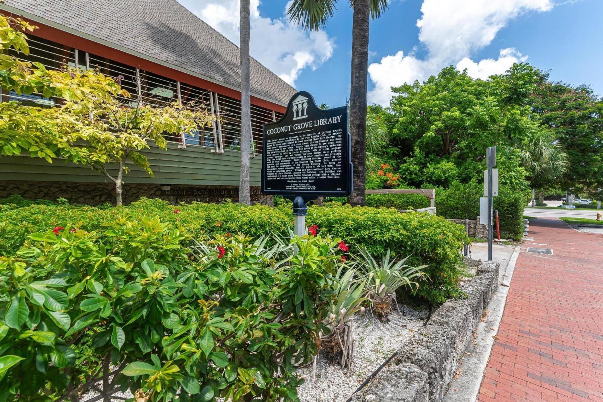 Apartment The Palms Coconut Grove 1 Bedroom Includes Parking *