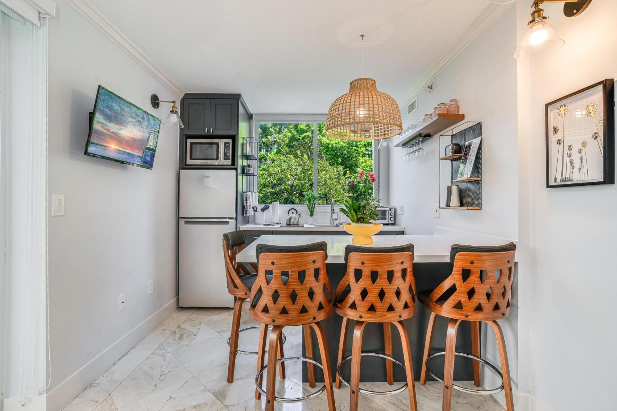 Apartment The Palms Coconut Grove 1 Bedroom Includes Parking