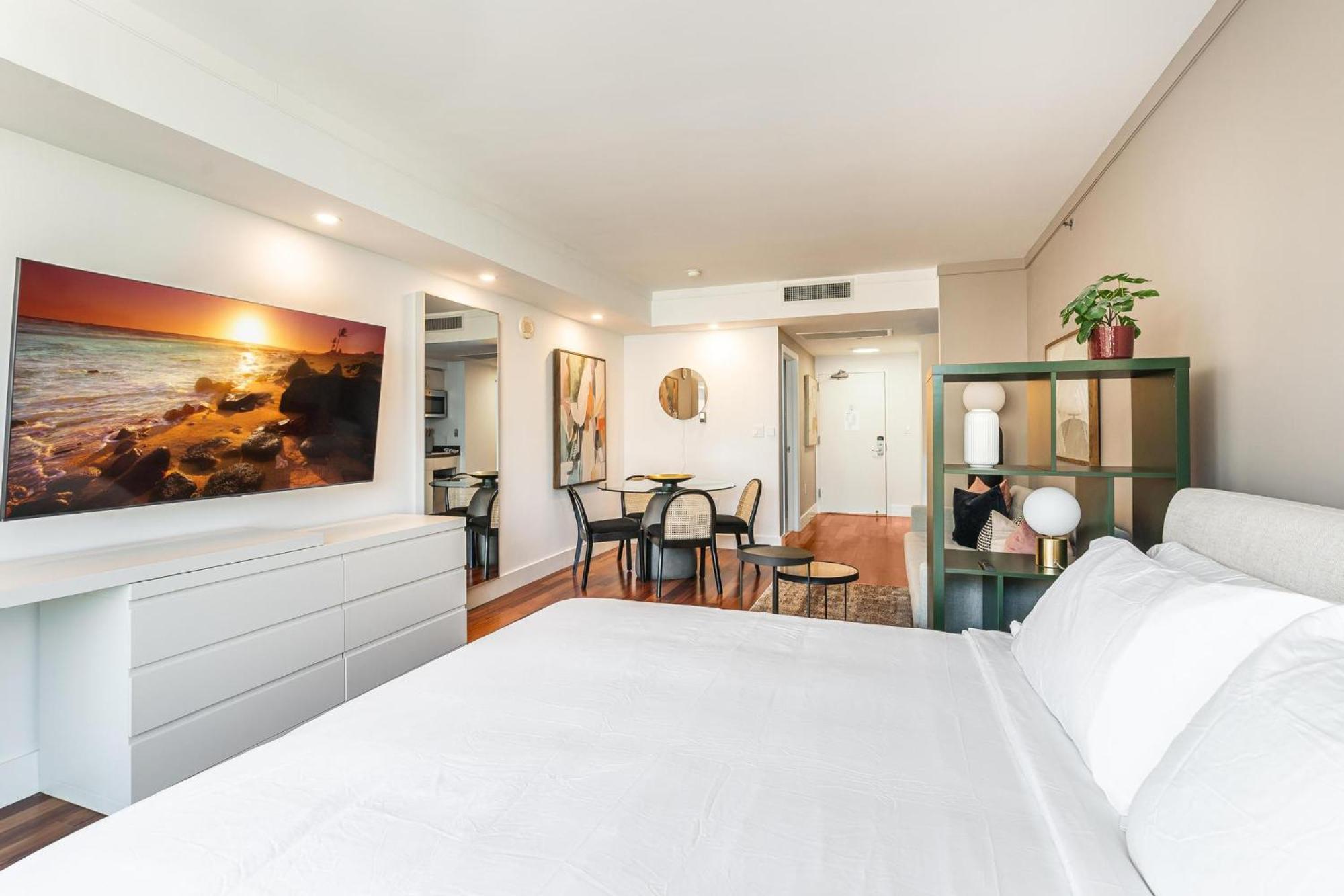 Renovated Coconut Grove Includes Parking Apartment