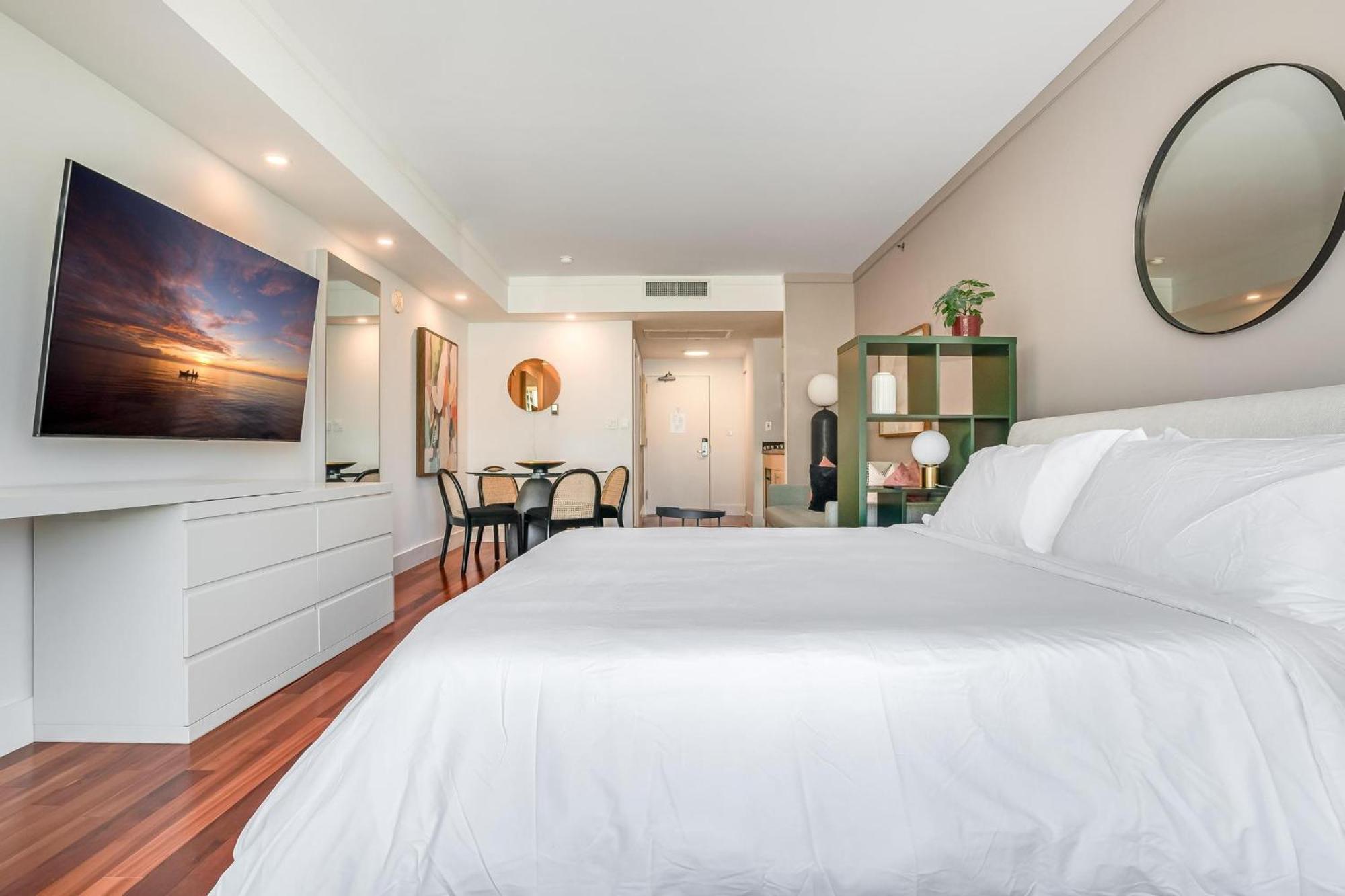Apartment Renovated Coconut Grove Includes Parking *