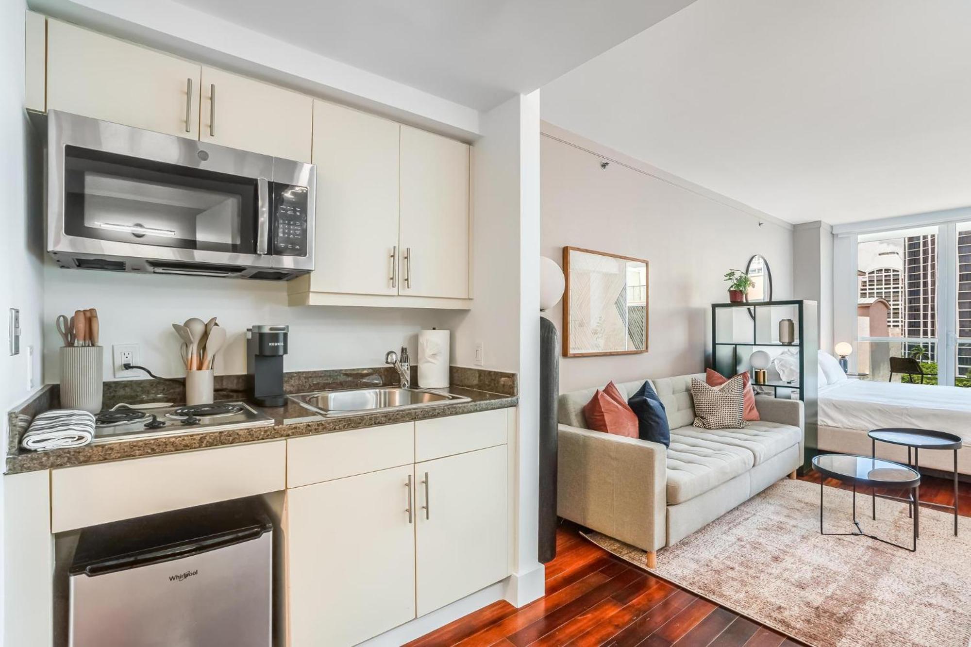 Apartment Renovated Coconut Grove Includes Parking Miami