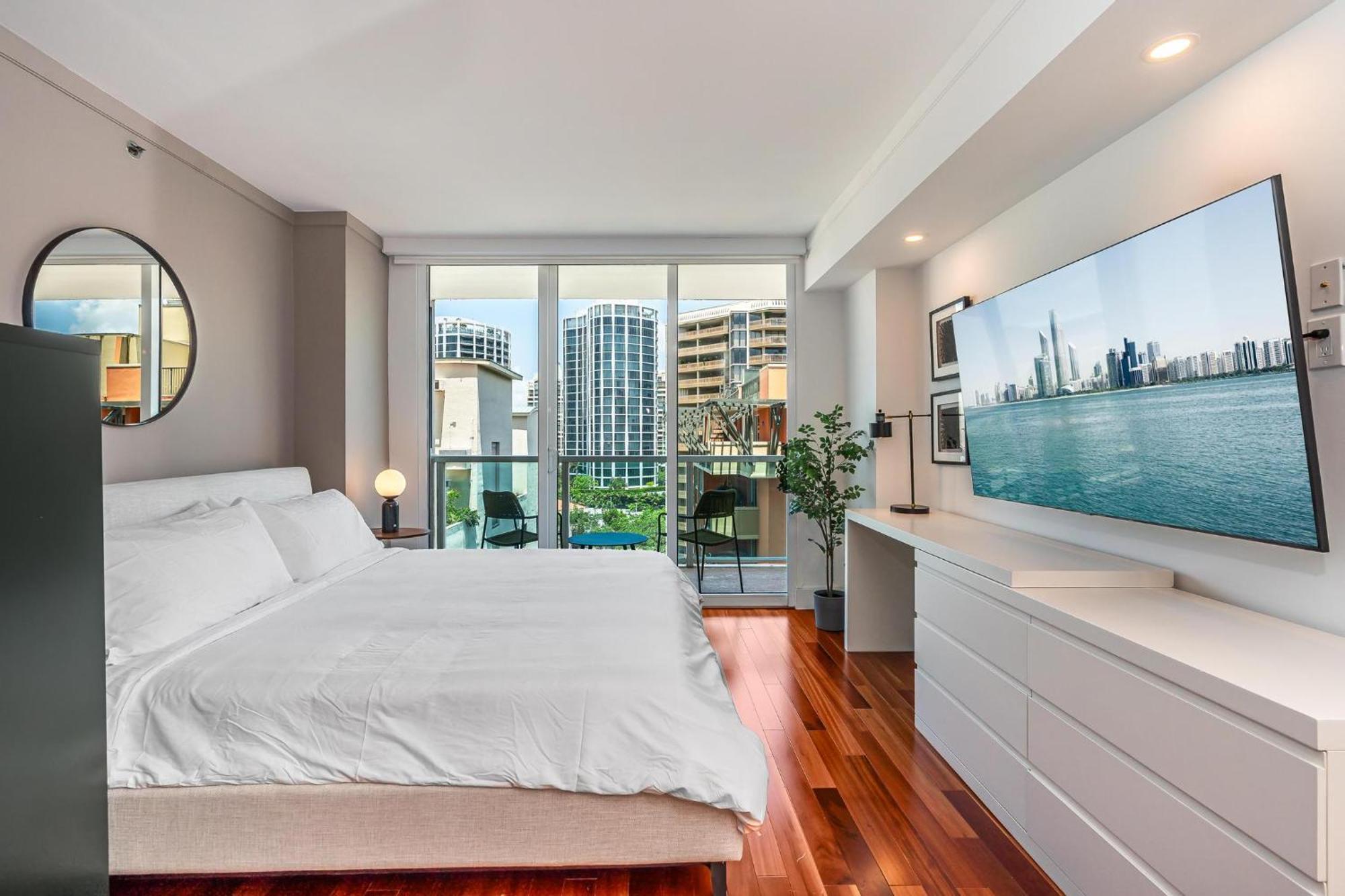 Renovated Coconut Grove Includes Parking Miami