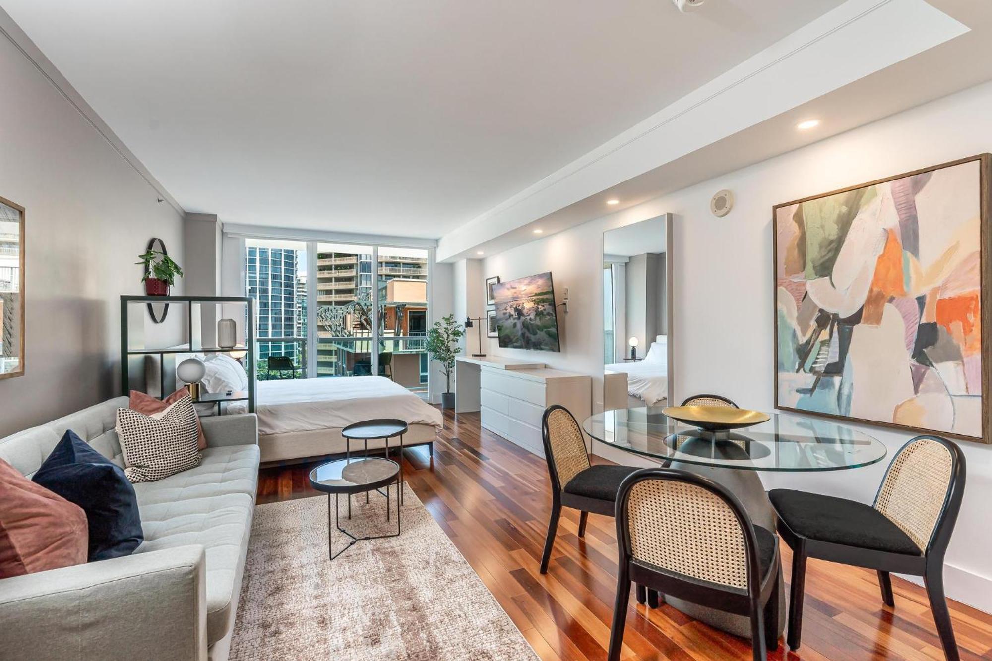 Renovated Coconut Grove Includes Parking Apartment Miami