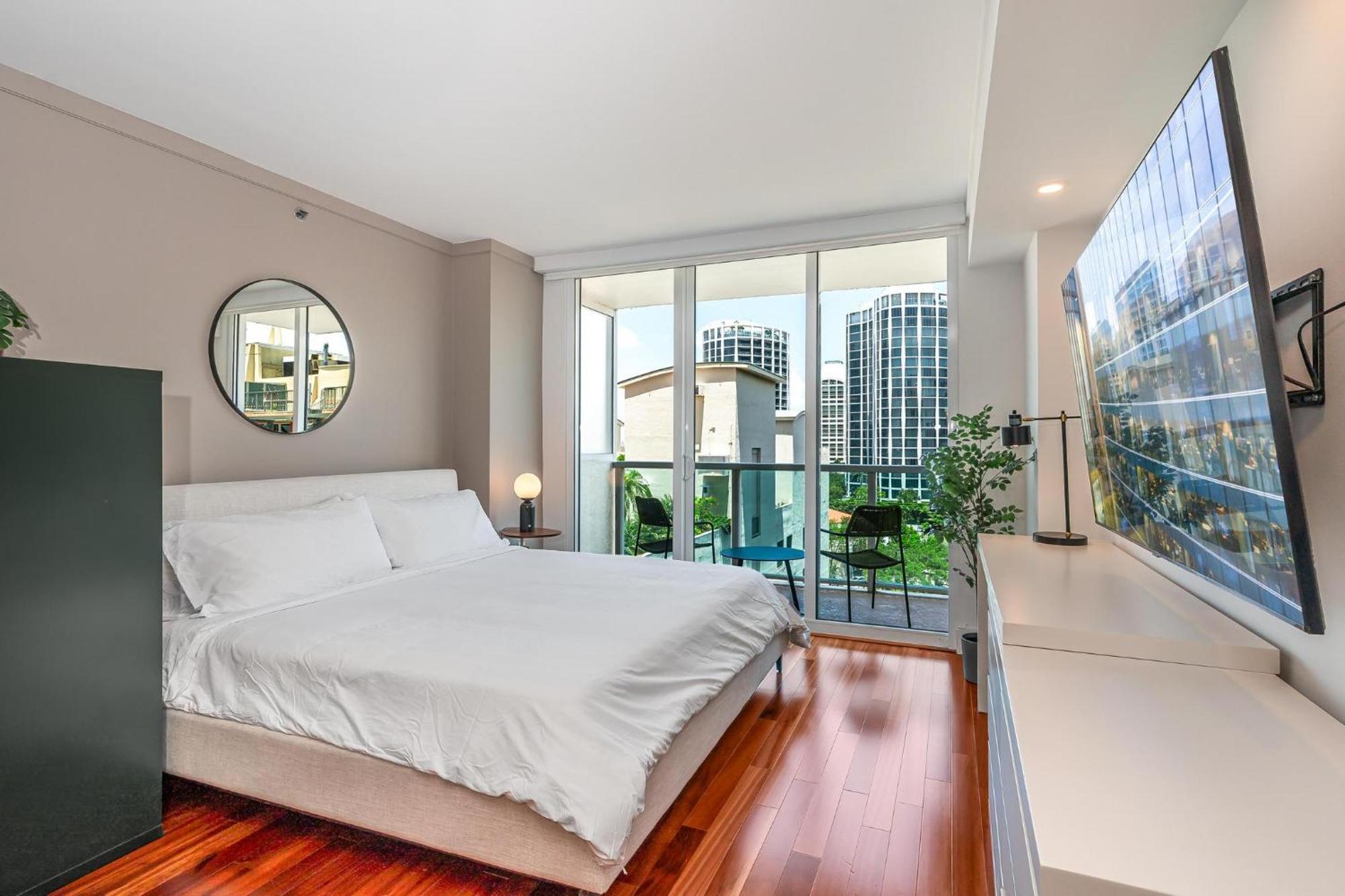 Renovated Coconut Grove Includes Parking Miami