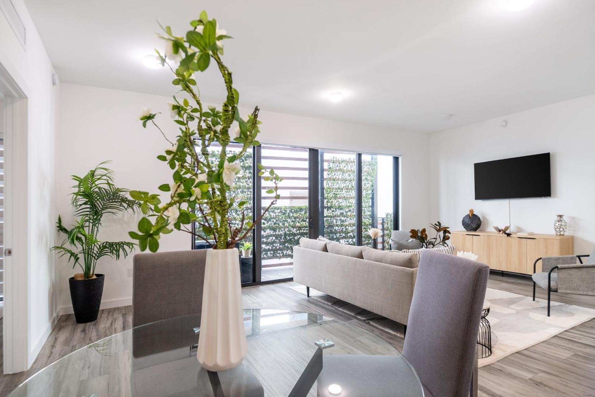 Apartment Stylish 2br With Private Balcony