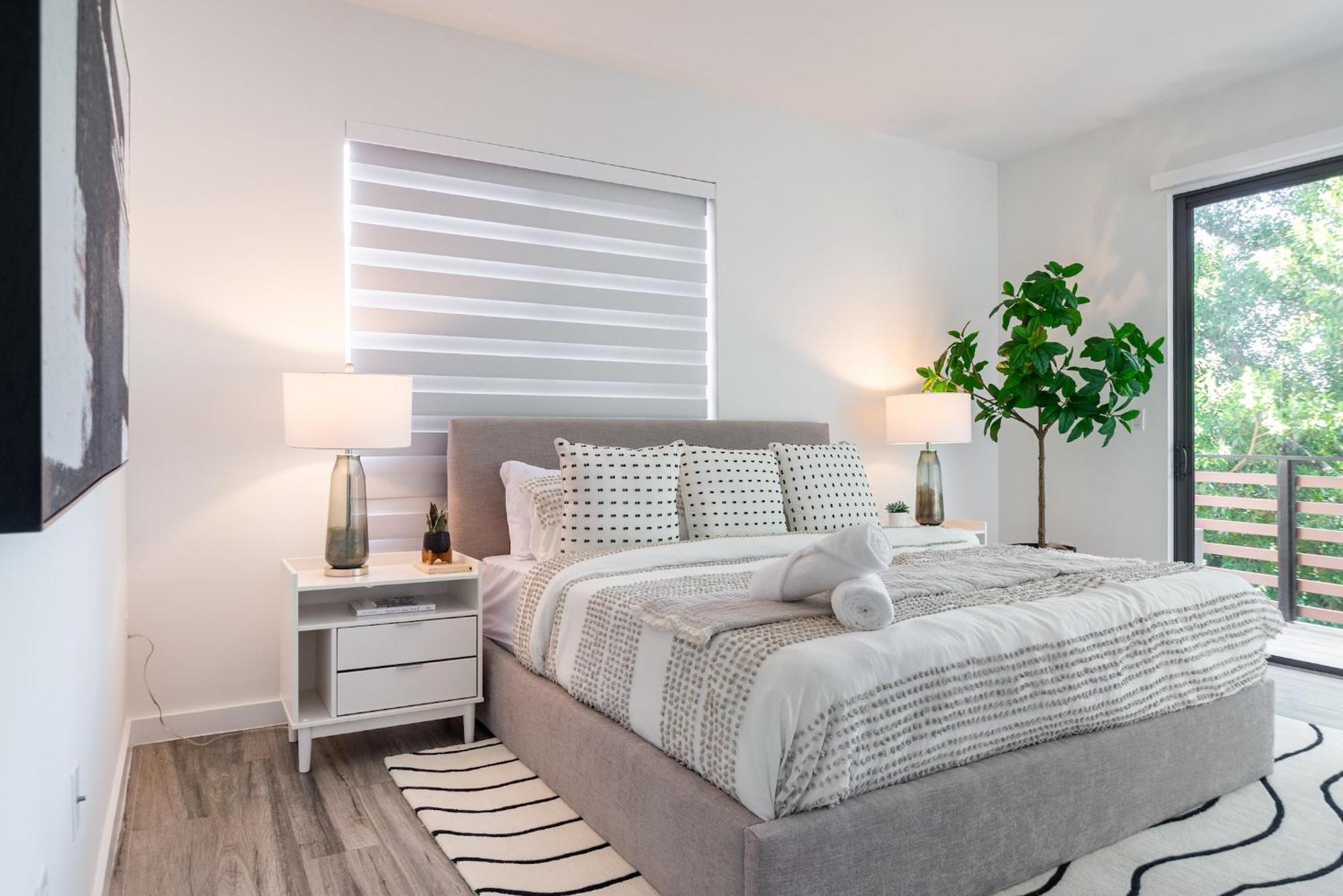 Apartment Stylish 2br With Private Balcony *