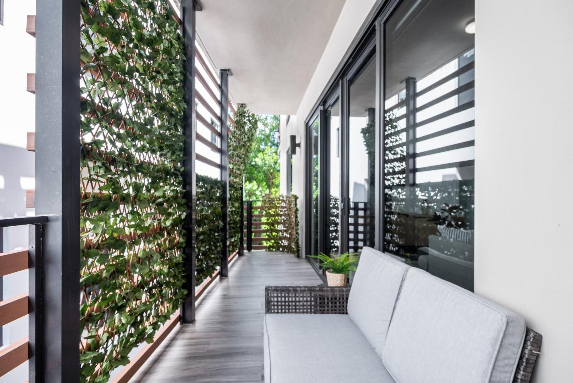 Apartment Stylish 2br With Private Balcony