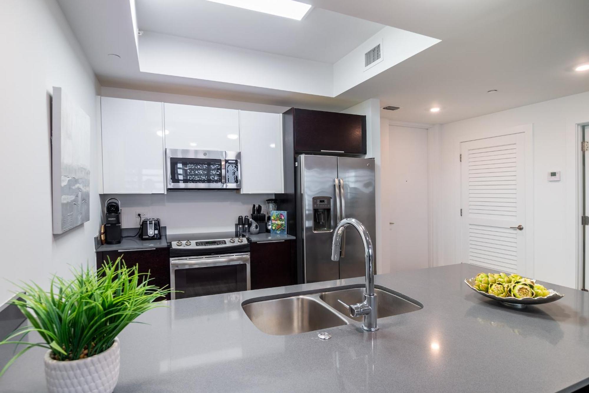 Apartment Stylish 2br With Private Balcony