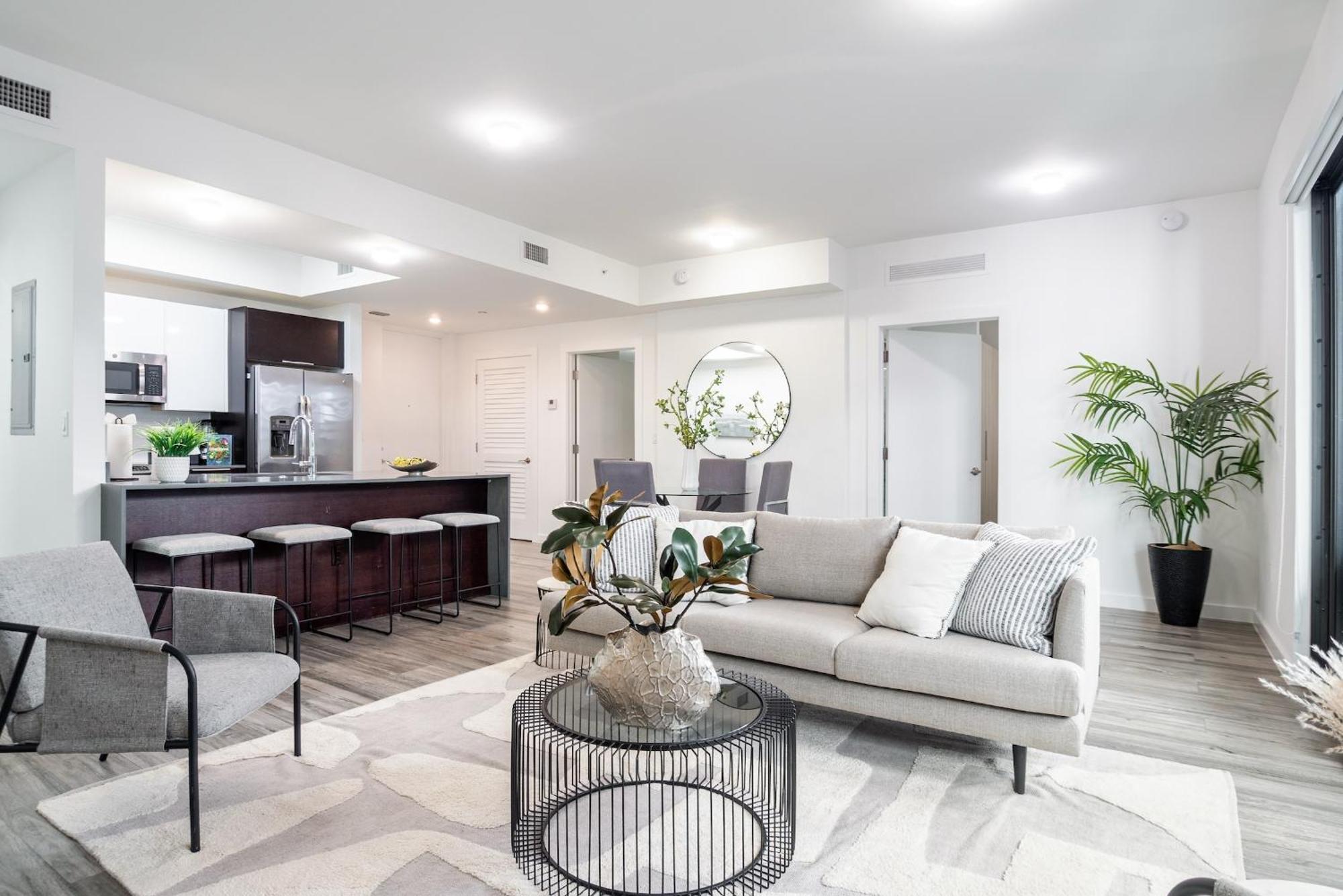 Stylish 2br With Private Balcony Apartment *