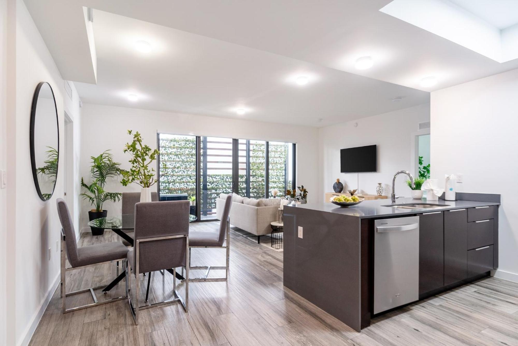Stylish 2br With Private Balcony Miami
