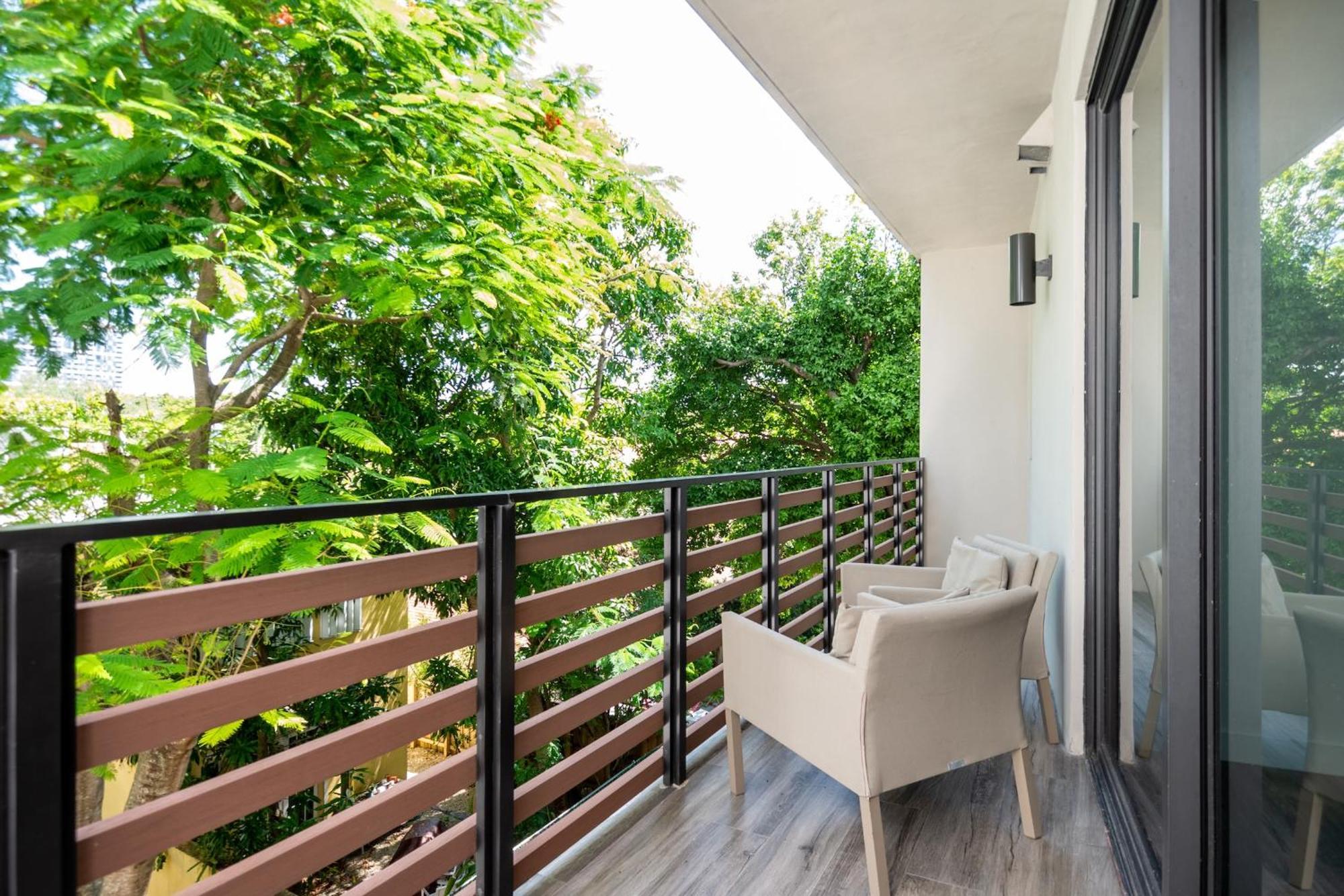 Stylish 2br With Private Balcony Apartment *