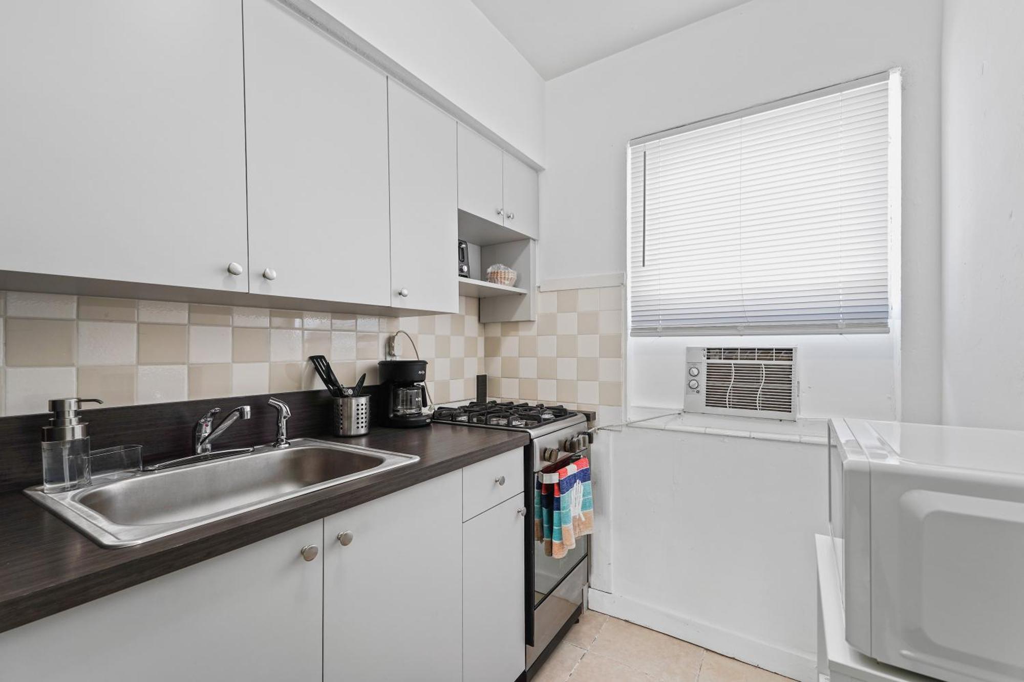 Tropical 1br Tropical Getaway Mins To Brickell Apartment