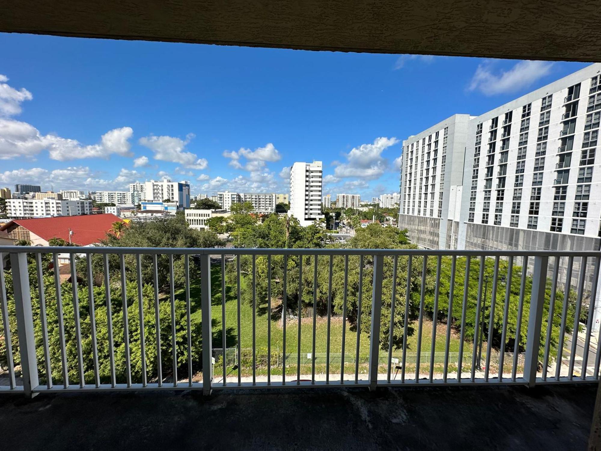 Homestay Private Bedroom 1 Block From Downtown