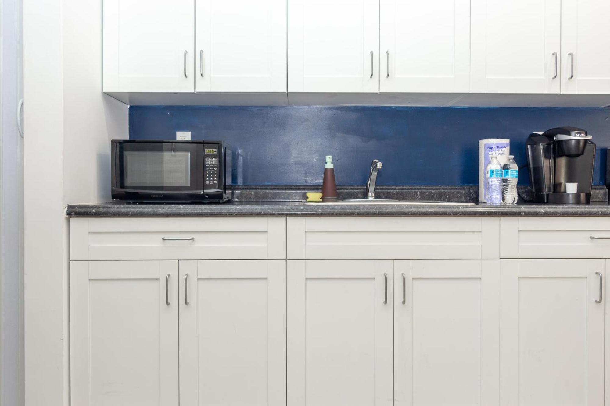 1 Bedroom - Midtown Apartment