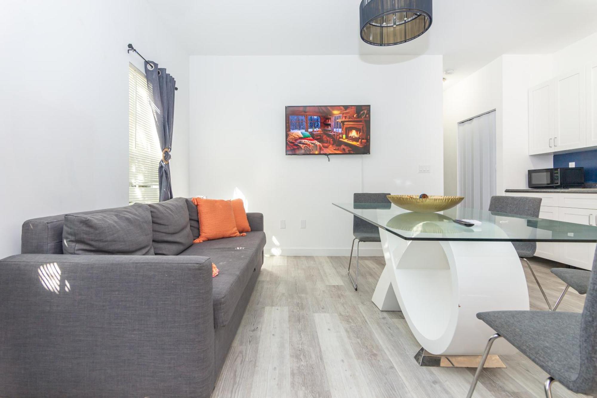 Apartment 1 Bedroom - Midtown *