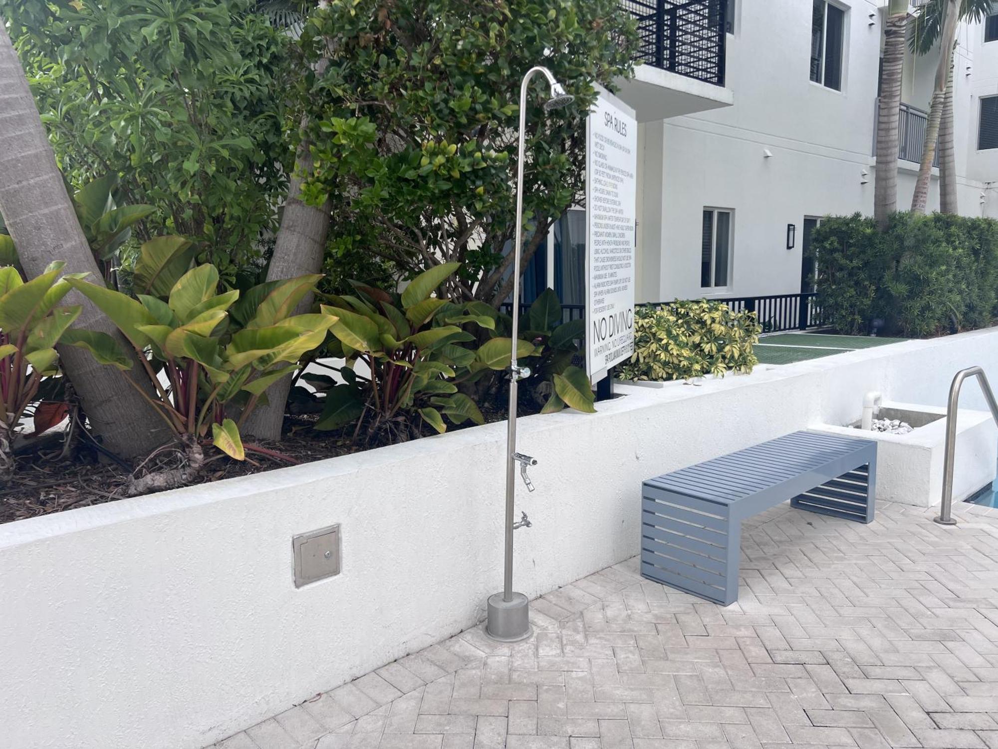 Homestay Master Bed In Calle Ocho *