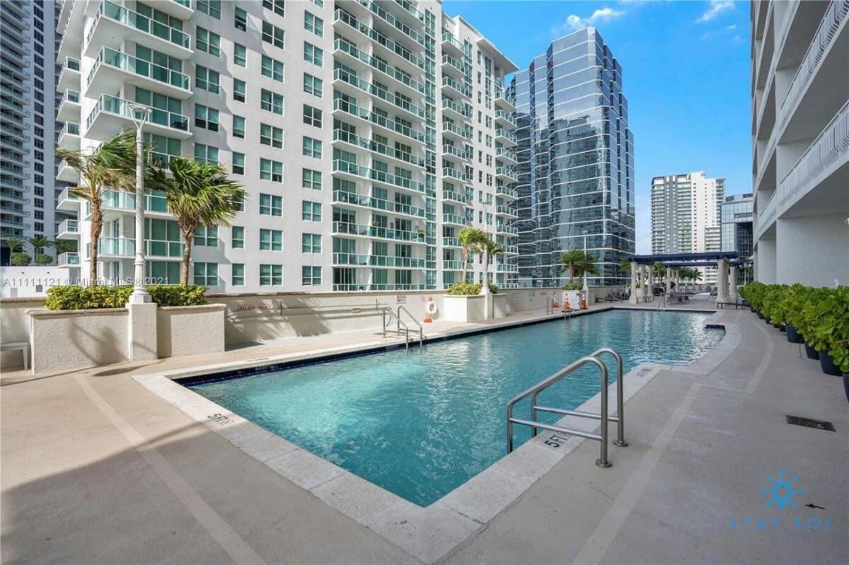 Confortable With Pool And Gym Apartment