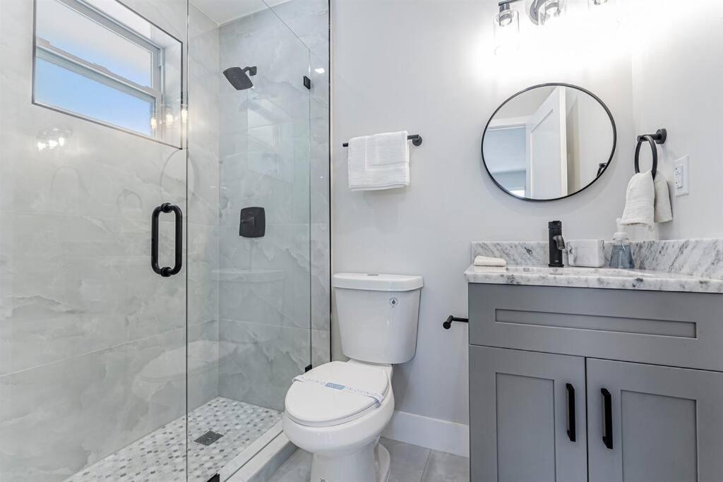 Modern Unit 1 - Close To South & Airport Holiday home *