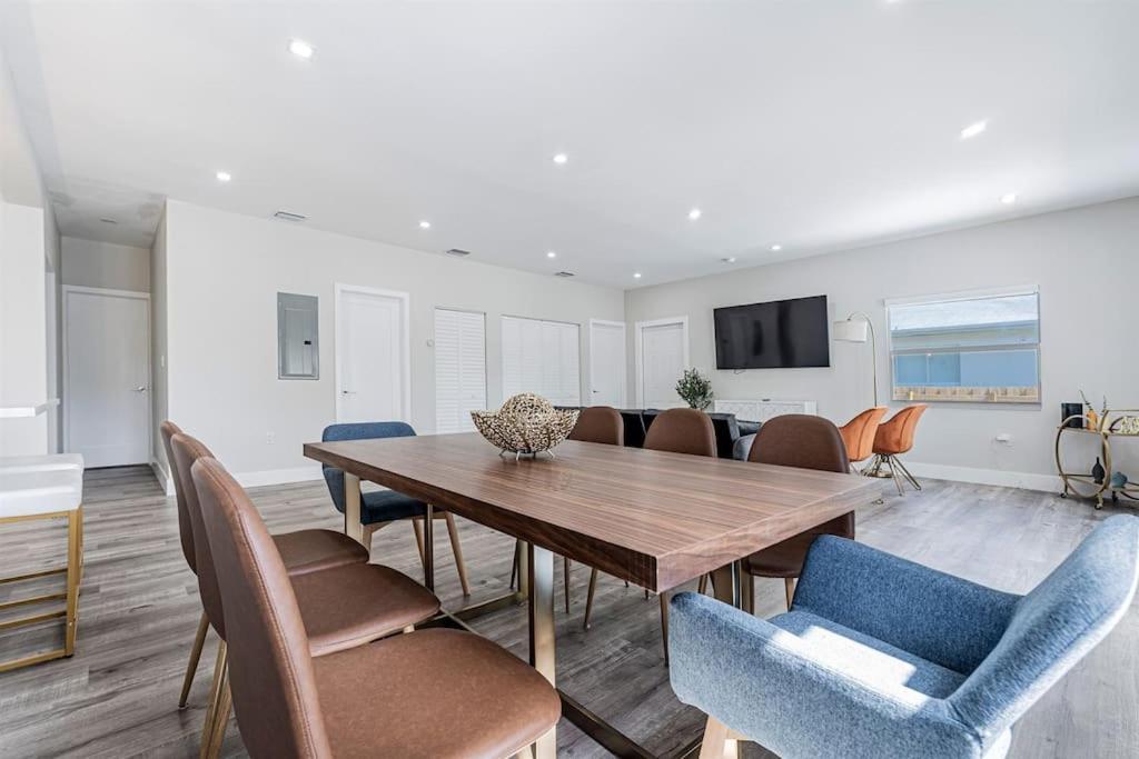 Modern Unit 1 - Close To South & Airport *