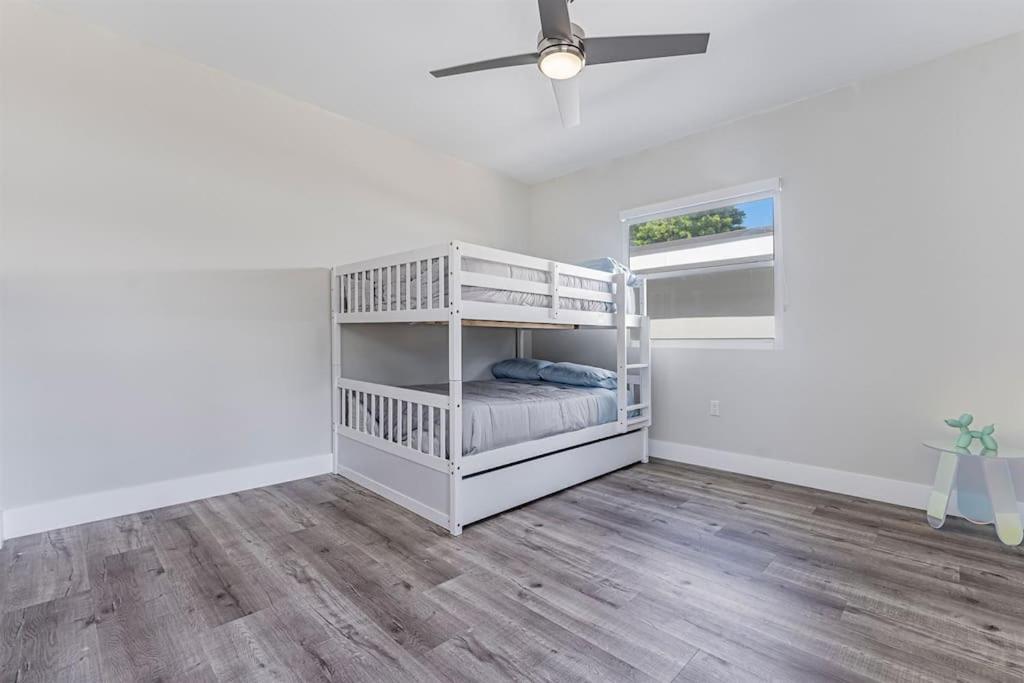 Modern Unit 1 - Close To South & Airport Miami
