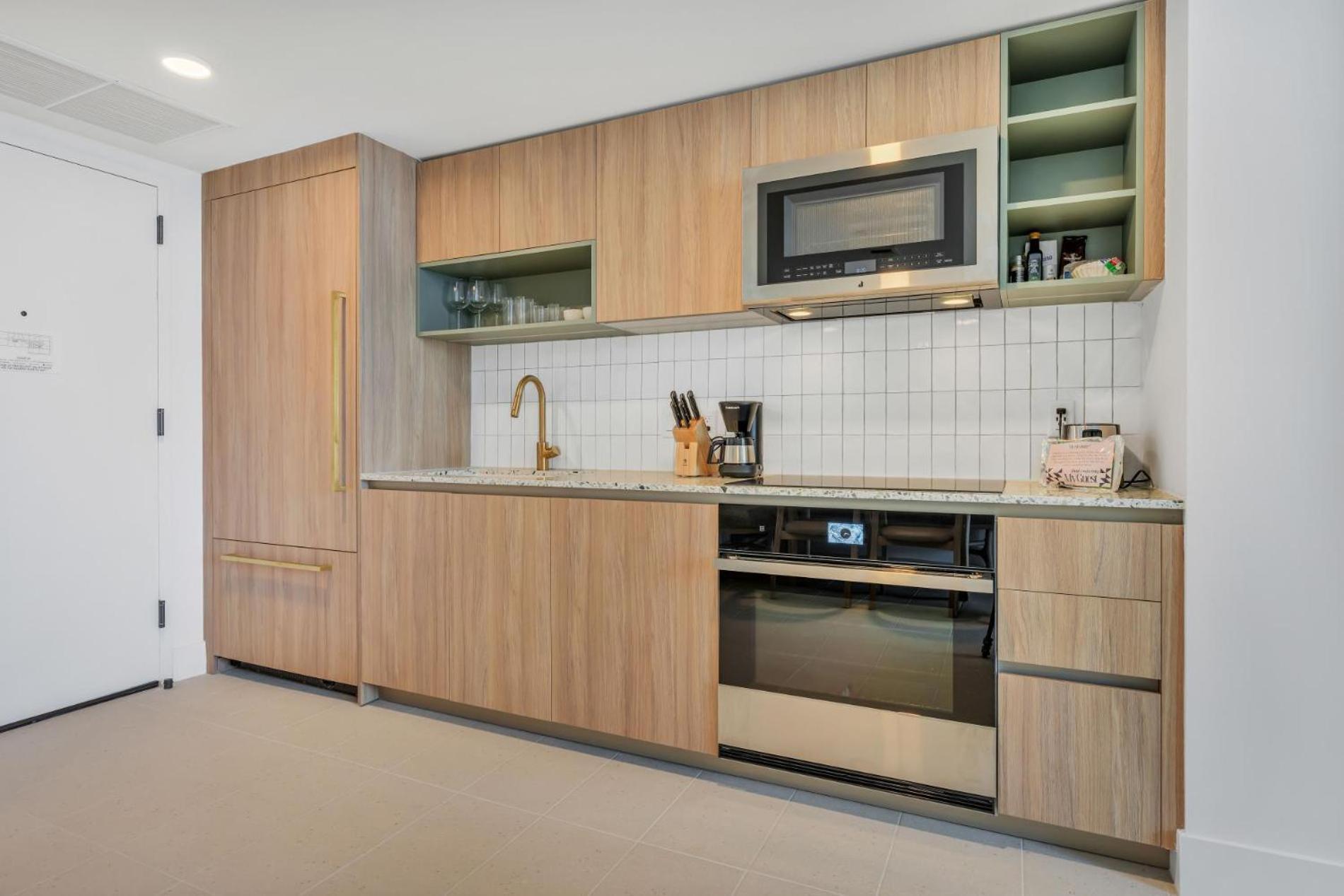 Modern 29th-floor In Downtown Views, Pool, And Gym Access Apartment