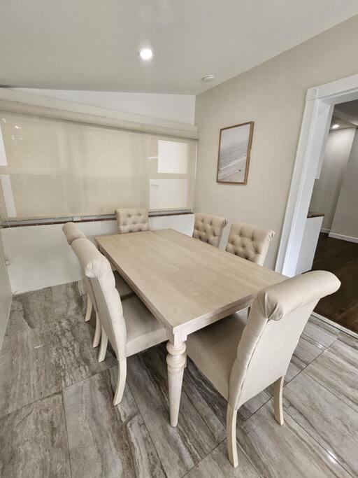 Brickell Enclave Sunny Retreat With Pool Villa
