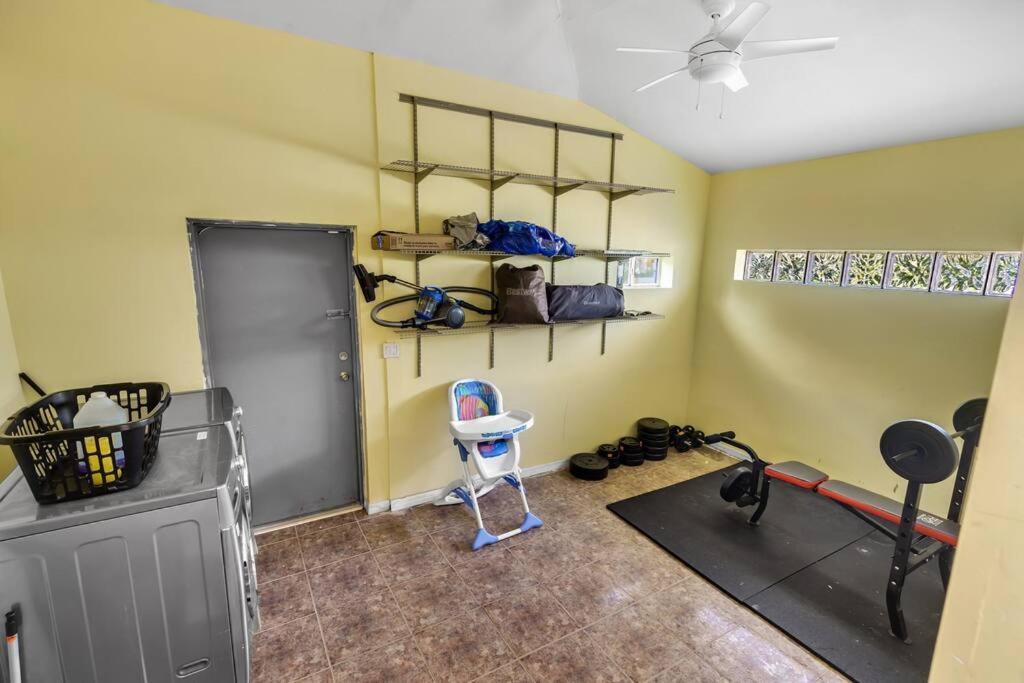 Holiday home Spacious 3 Bedroom With Oversized Pool & Backyard Miami