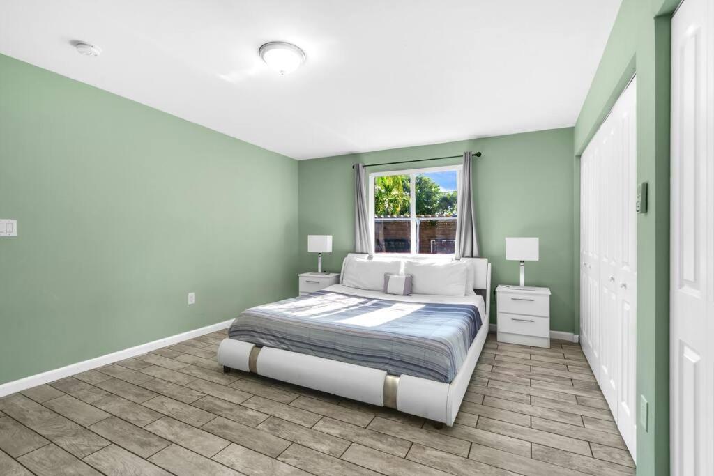 Spacious 3 Bedroom With Oversized Pool & Backyard Miami
