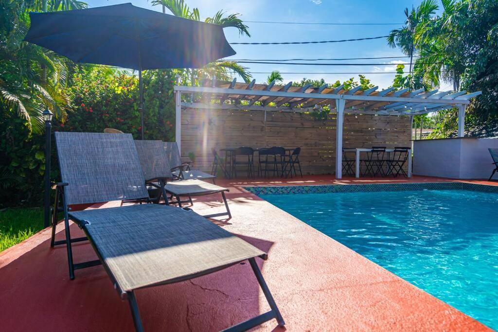 Spacious 3 Bedroom With Oversized Pool & Backyard * Miami