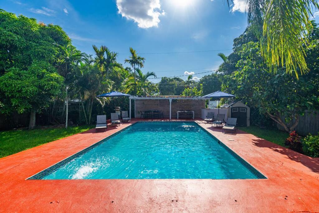 Holiday home Spacious 3 Bedroom With Oversized Pool & Backyard
