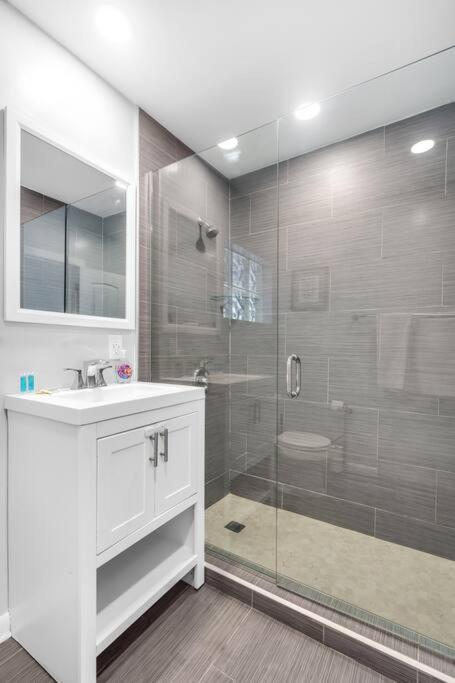 Holiday home Spacious 3 Bedroom With Oversized Pool & Backyard Miami