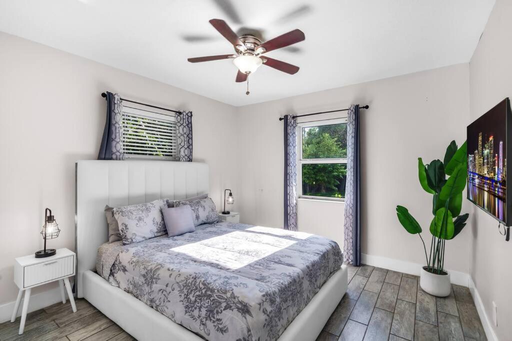 Spacious 3 Bedroom With Oversized Pool & Backyard Miami