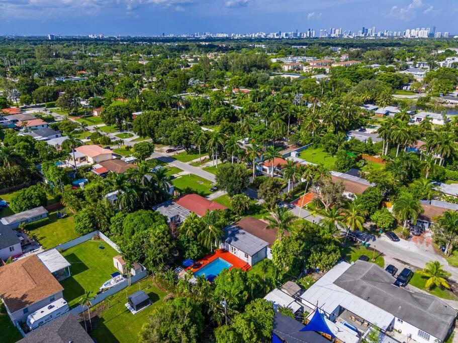 Spacious 3 Bedroom With Oversized Pool & Backyard Miami