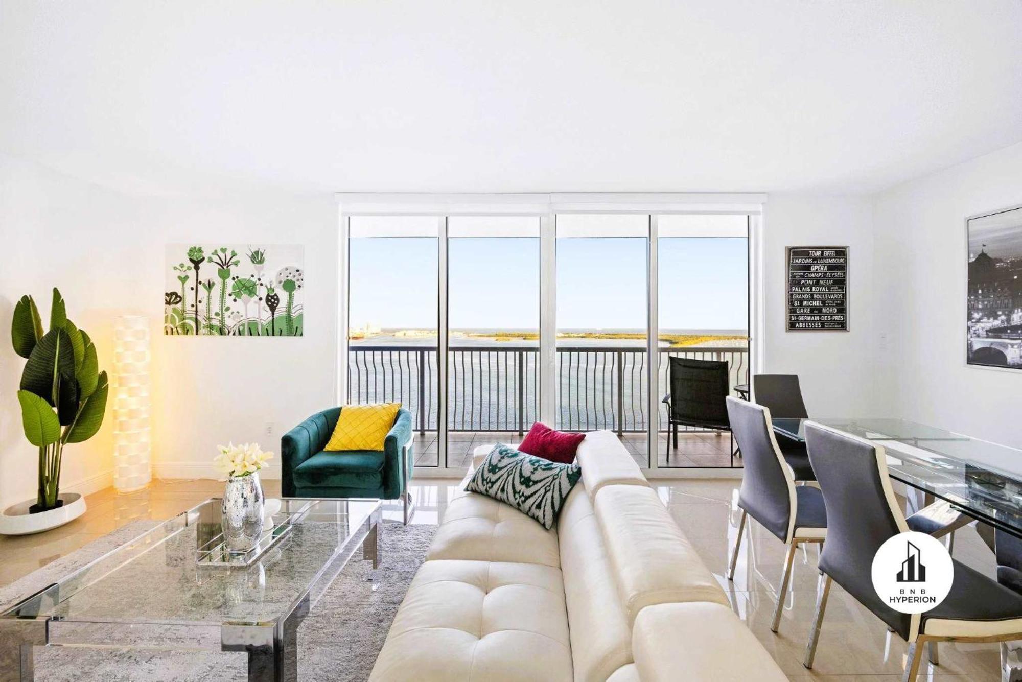 Bnb Hyperion - Luxe 3b W City & Ocean Views Holiday home *