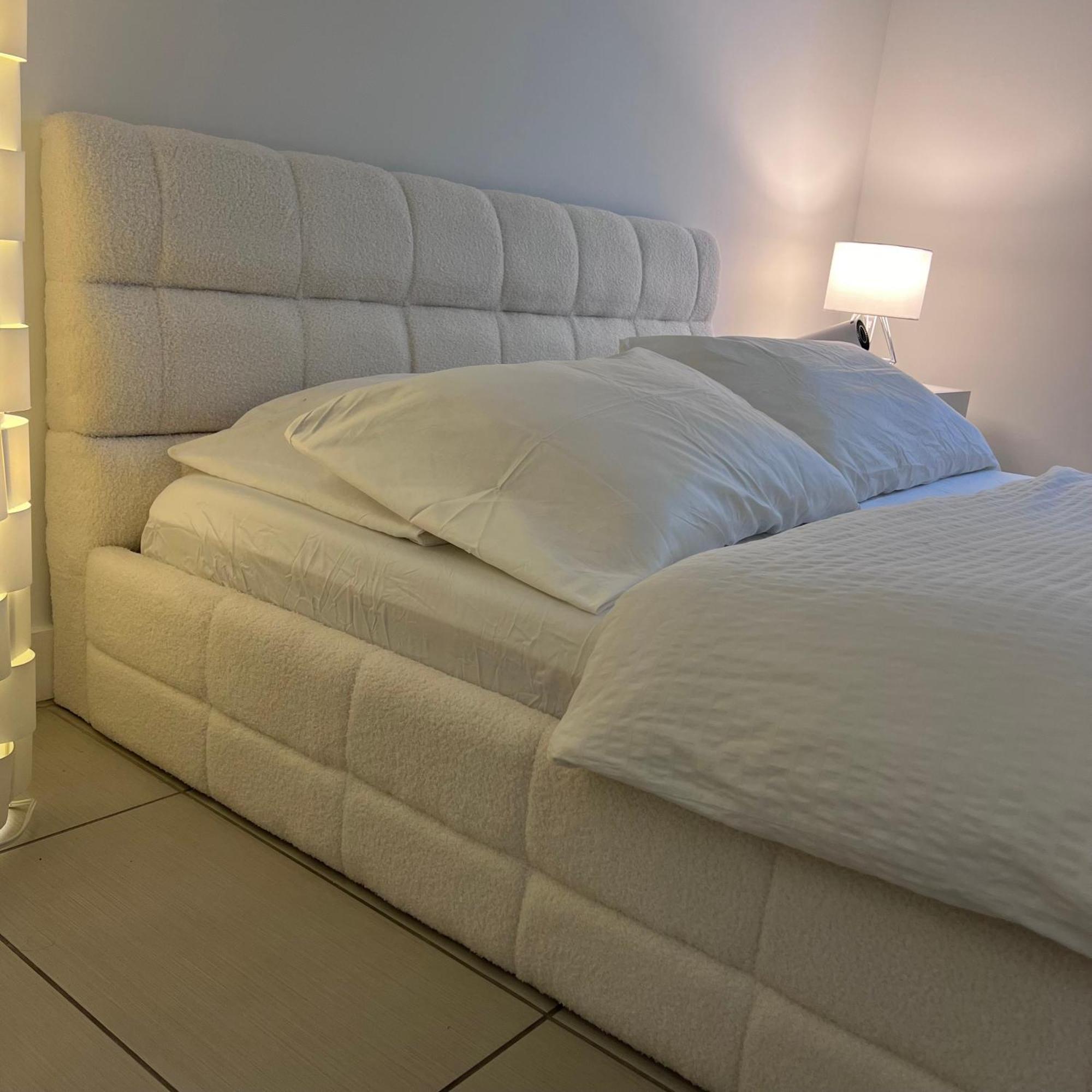Master Bed In Calle Ocho Homestay