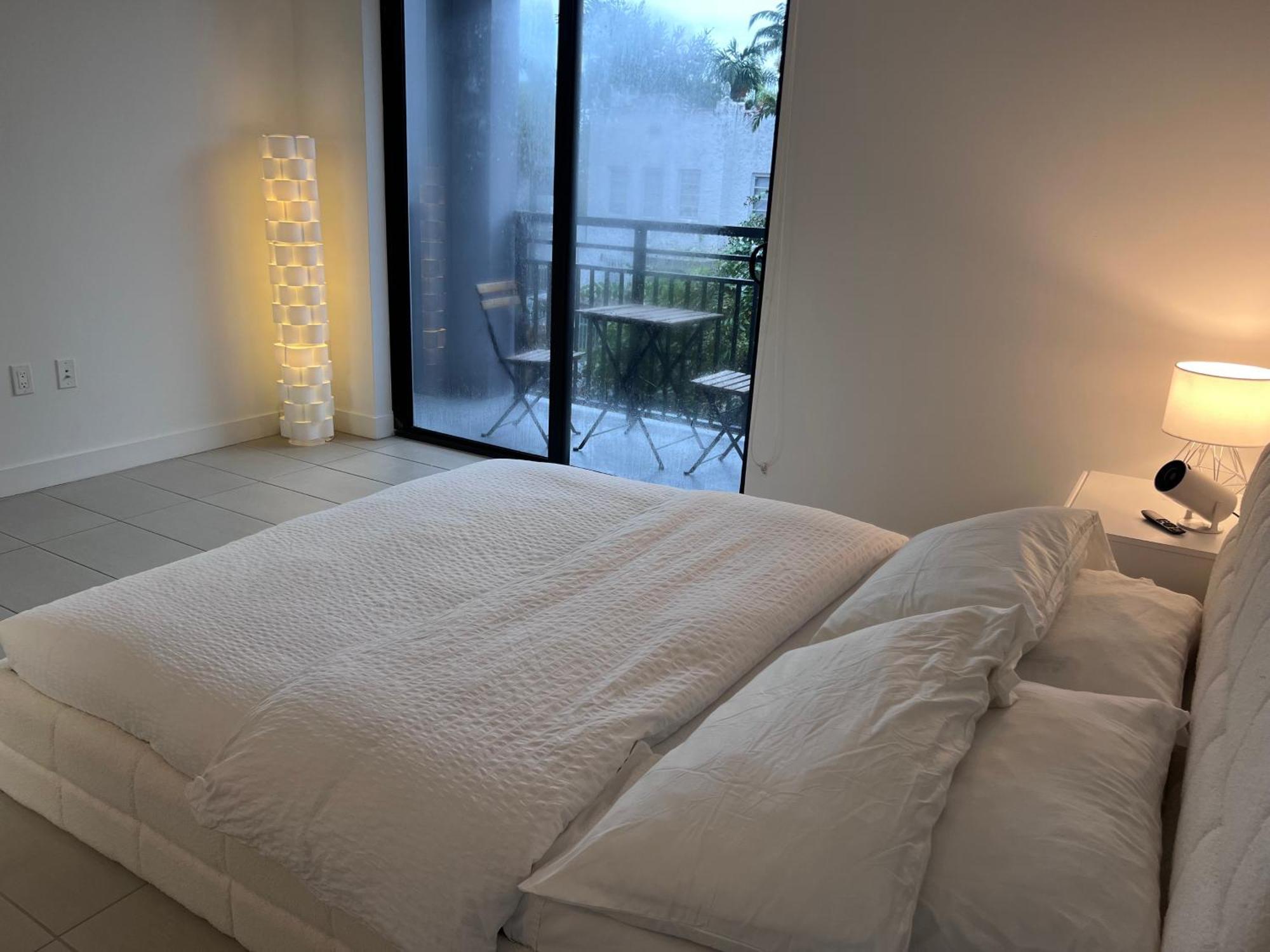 Master Bed In Calle Ocho