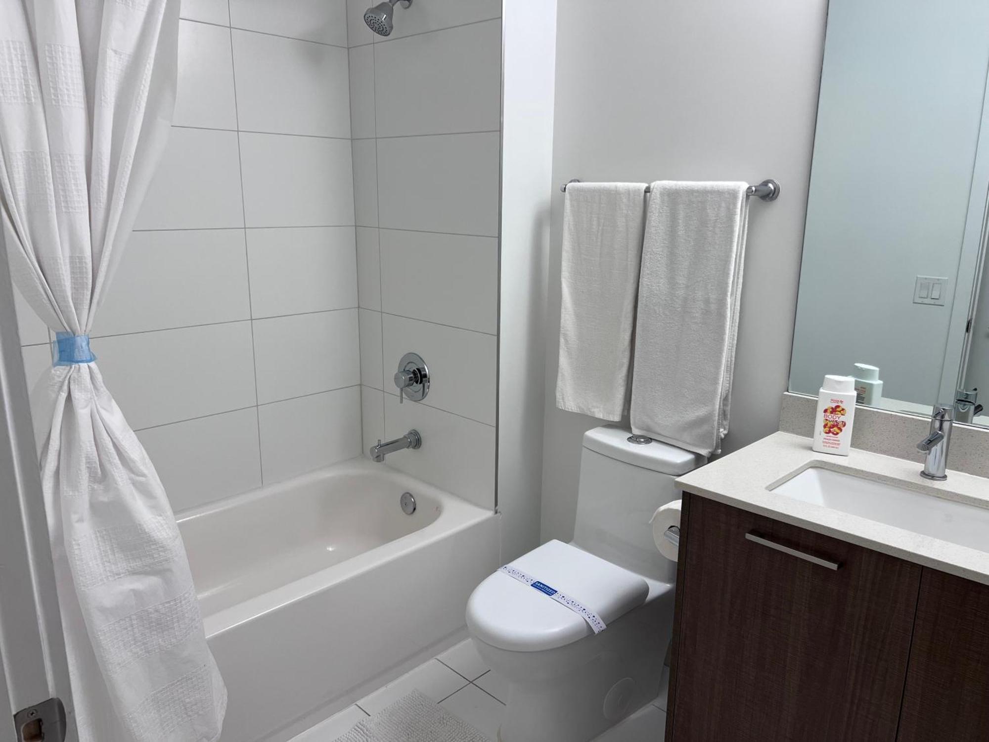 Master Bed In Calle Ocho Homestay